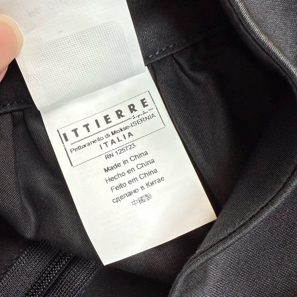 Fiorucci NOS (Deadstock) Vintage Black Mini Skirt with Playful Petal Hem Size 6 - Picture 11 of 12